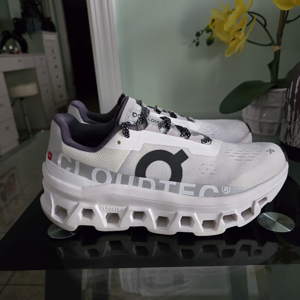 On Cloud Monster Running Shoes women's Size 7.5  White/Black